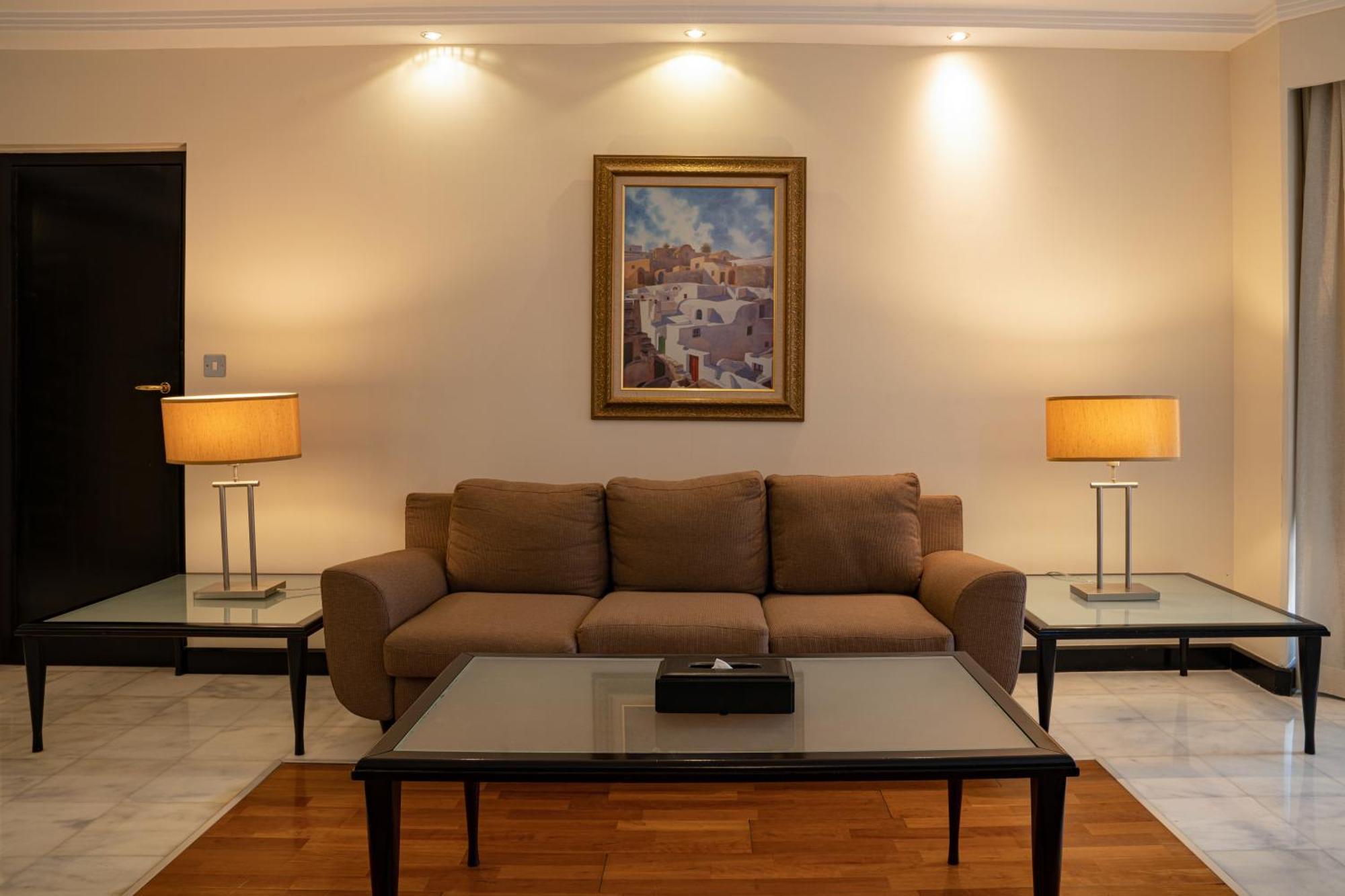 Danat Al Ain Resort Exterior foto A living room with a sofa