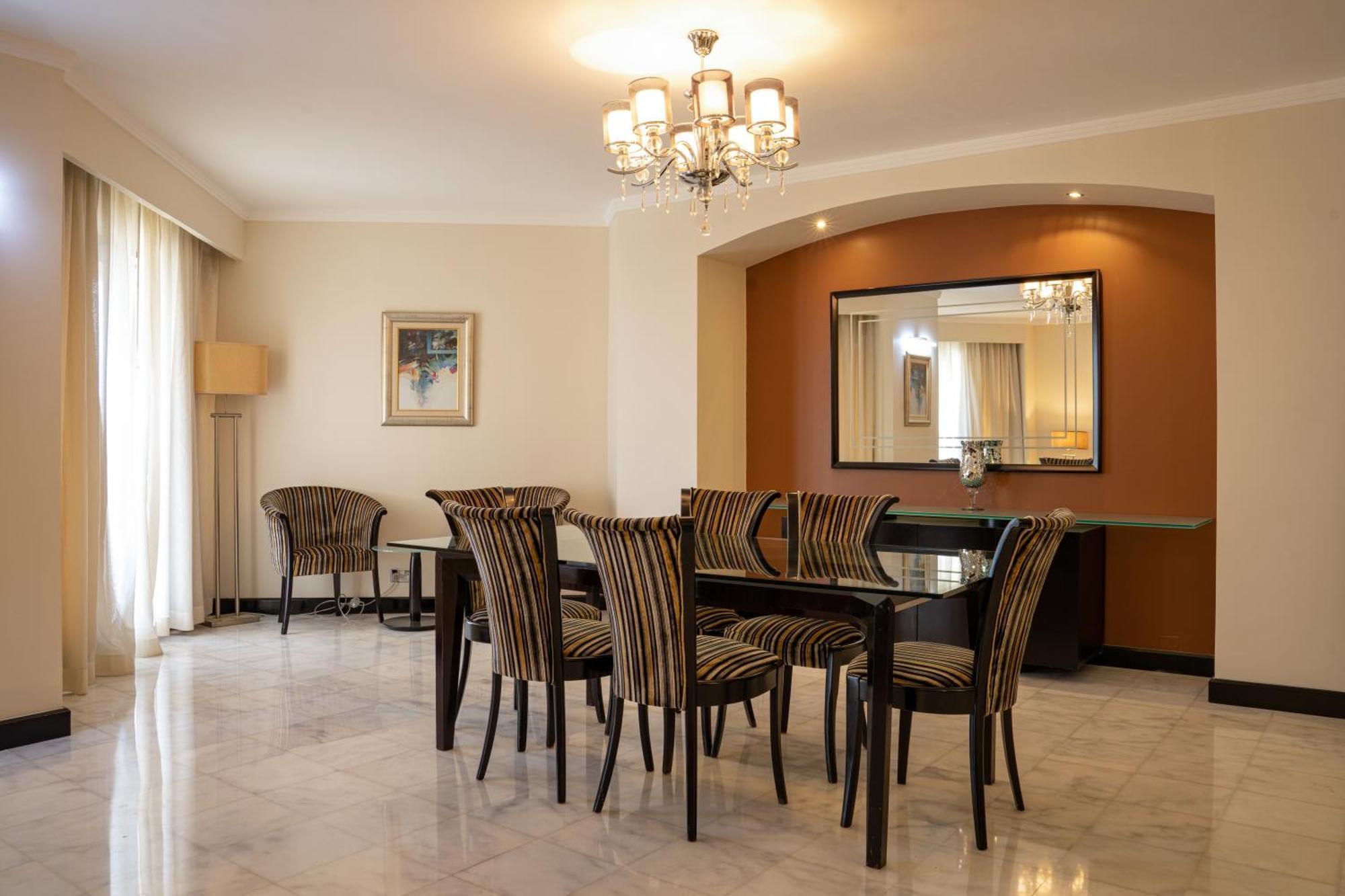 Danat Al Ain Resort Exterior foto A dining room